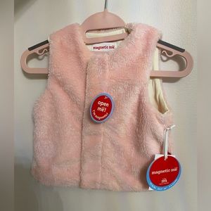 💗 NWT Magnetic Me Minky Pink Vest!! 💗